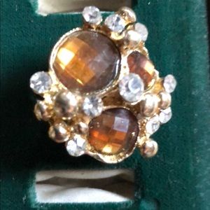 Costume jewelry with adjustable band